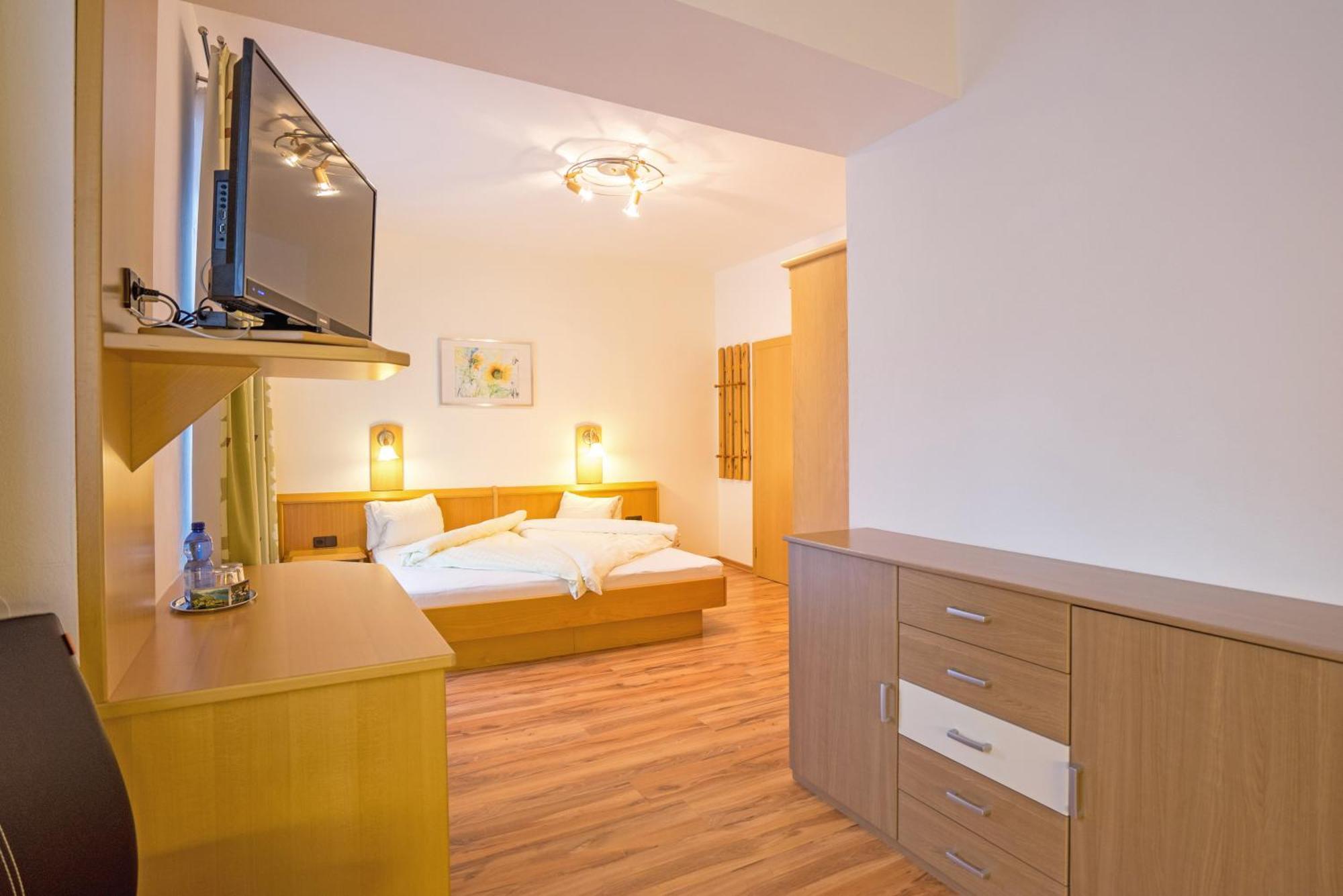 Hotel Haus Stampfer Weissensee Habitación foto