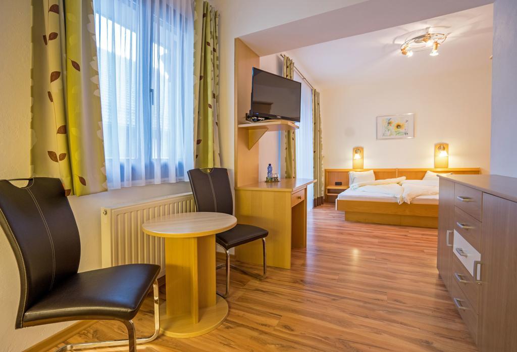 Hotel Haus Stampfer Weissensee Habitación foto