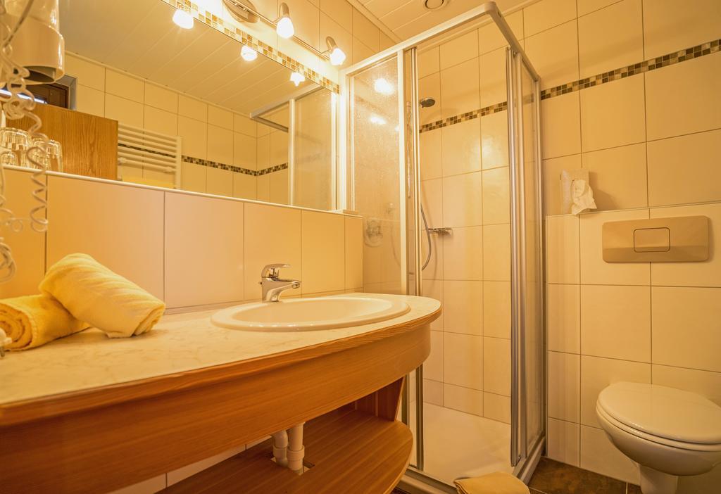 Hotel Haus Stampfer Weissensee Habitación foto